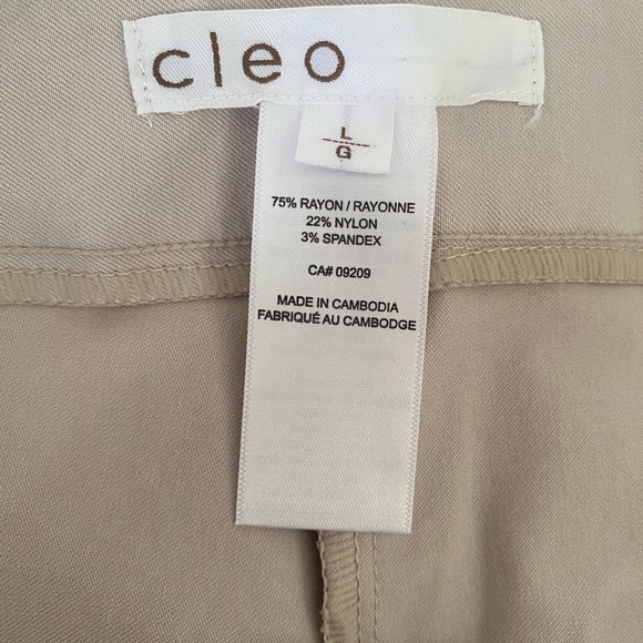 🤍CLEO🤍Beige/Cream Crop/ capris pants with jewel detail . Size Large. like new! - Picture 9 of 11